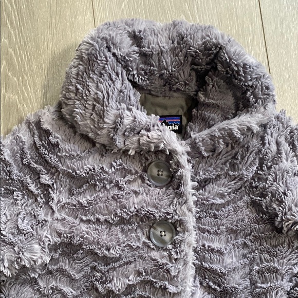 Patagonia Girls Sz XS 5 6 Kids Gray Fuzzy Jacket Peacoat Winter Soft Button Long - Picture 2 of 5